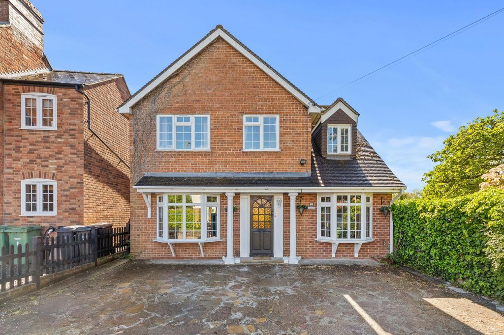 5 bed detached house for saleOakley Road, Chinnor OX39