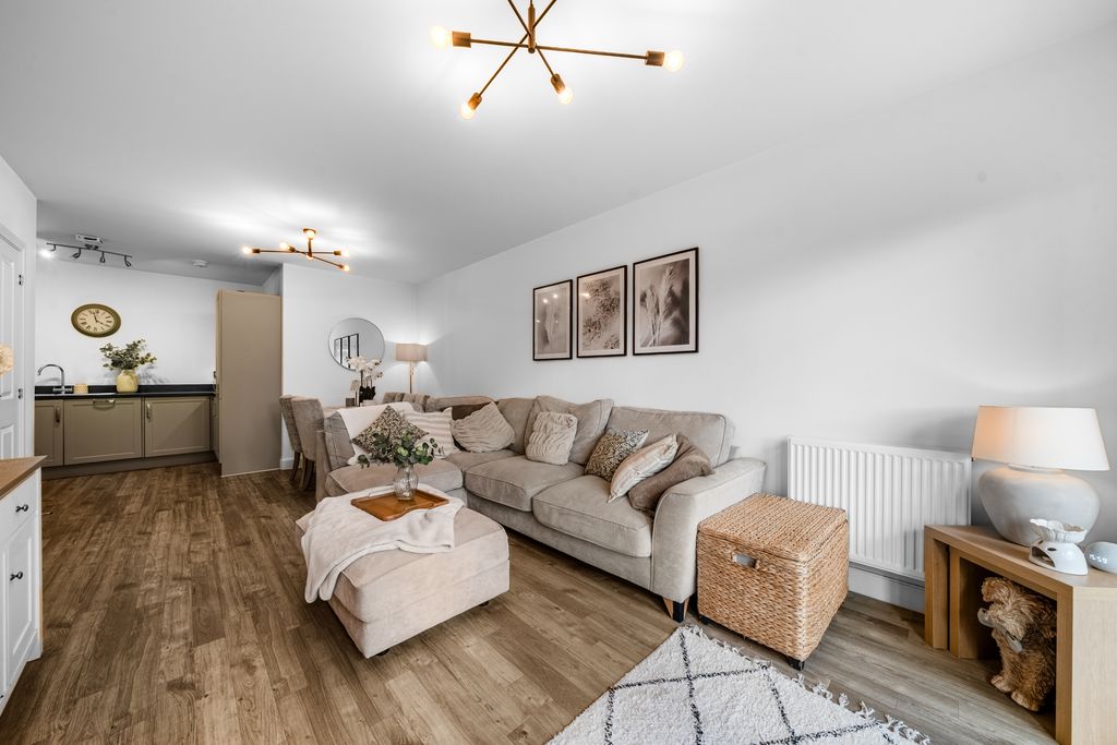 Additional image 3 of 2 bed flat for saleChertsey, Surrey KT16