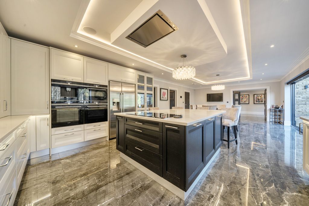Additional image 2 of 7 bed detached house for saleHeathley End, Chislehurst BR7