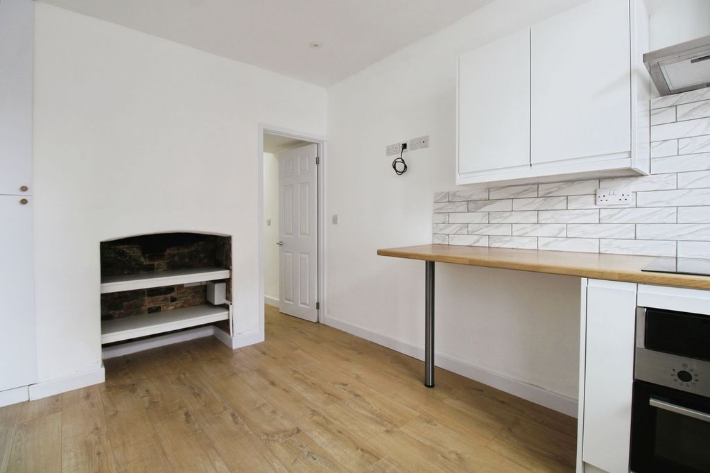 Additional image 5 of 1 bed flat for saleLondon Road, Marlborough SN8