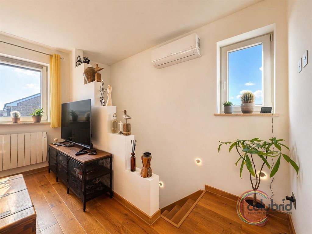 Additional image 6 of 1 bed flat for saleHilton Road, Canvey Island SS8
