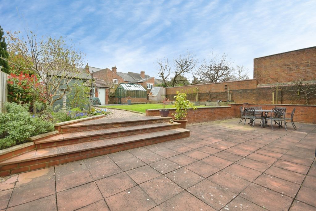 Additional image 4 of 5 bed detached house for saleCromwell Road, Chesterfield, Derbyshire S40
