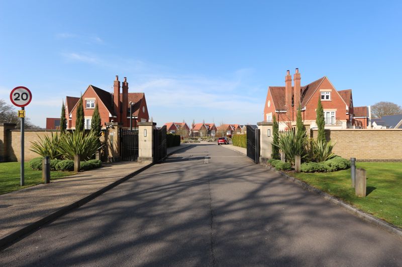 Additional image 4 of 5 bed detached house for saleHigh Road, Chigwell IG7