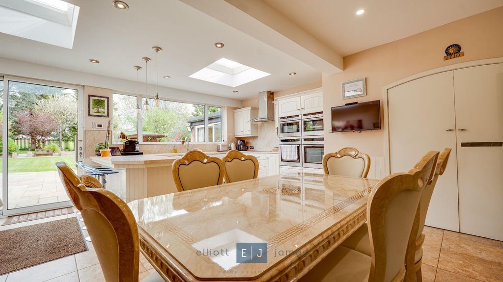 Additional image 13 of 5 bed detached house for saleLee Grove, Chigwell IG7