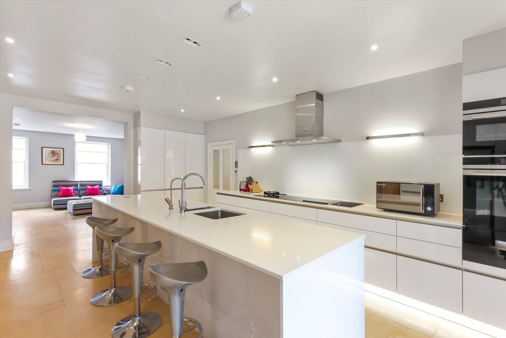 Additional image 3 of 5 bed terraced house for saleLypiatt Terrace, Cheltenham, Gloucestershire GL50