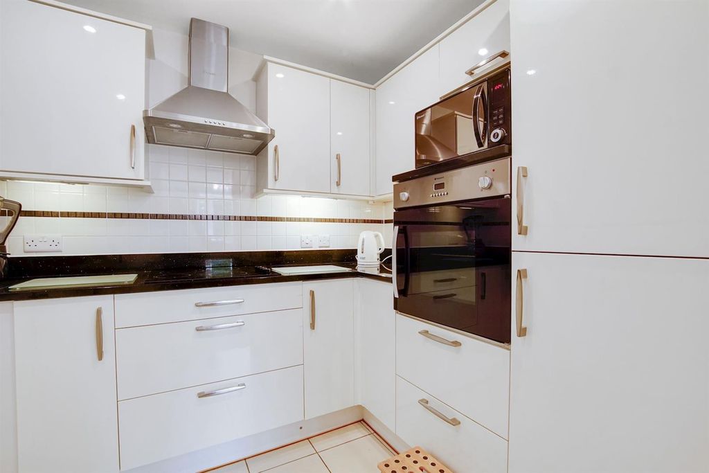 Additional image 3 of 2 bed flat for saleSt. Pauls Cray Road, Chislehurst BR7