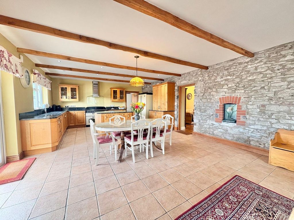 5 bed farm for salePontantwn SA17 photo 4