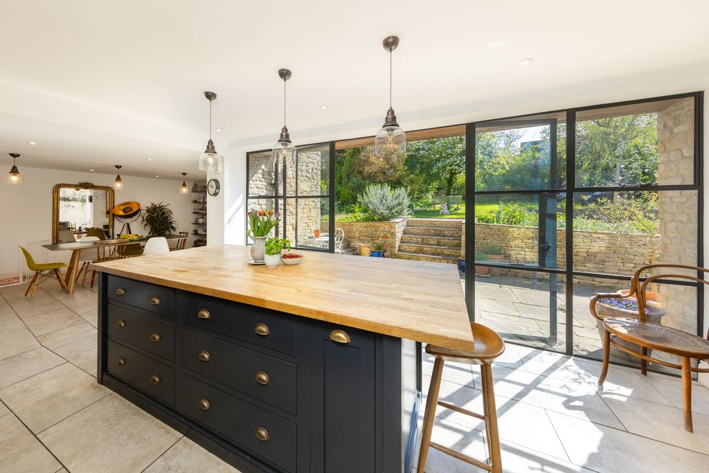Additional image 2 of 6 bed detached house for saleAlbion Street, Chipping Norton OX7