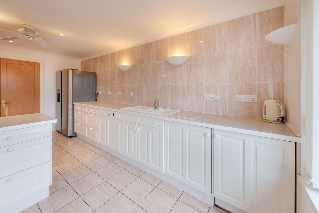 Additional image 16 of 5 bed flat for saleSt. Mary's Mount, Caterham CR3