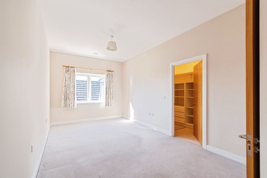 Additional image 7 of 2 bed flat for saleWestmead Lane, Chippenham SN15