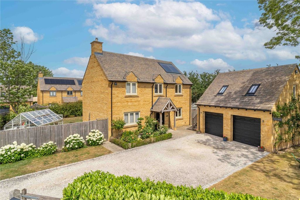 4 bed detached house for saleBroadway Road, Mickleton, Chipping Campden, Gloucestershire GL55