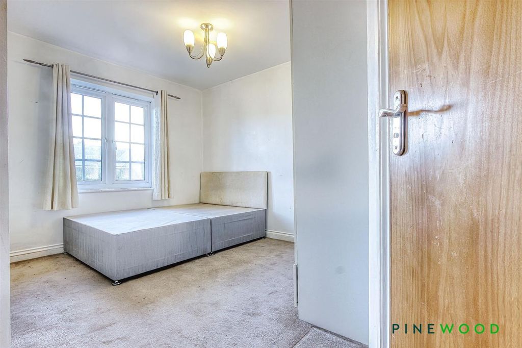 Additional image 8 of 2 bed flat for saleArchdale Close, Chesterfield S40