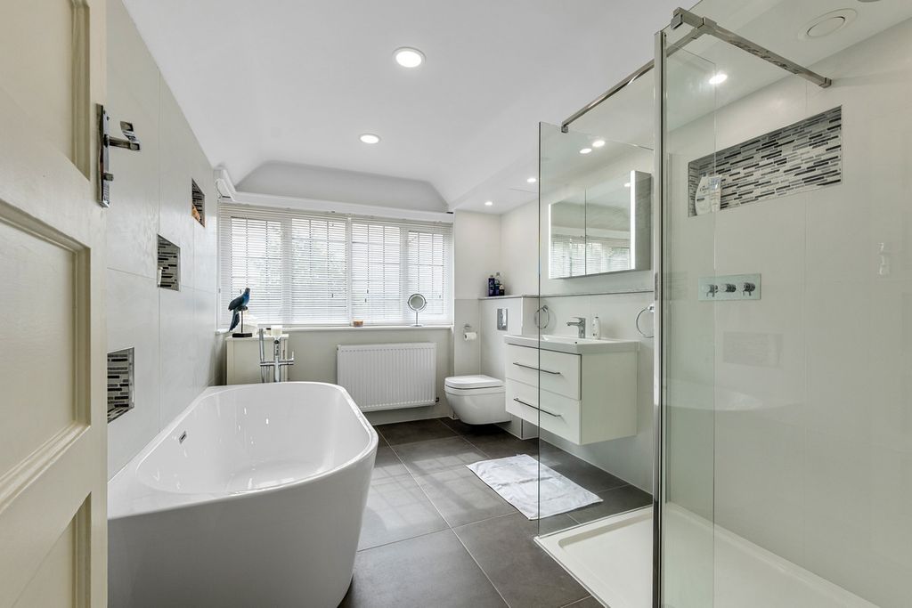Additional image 8 of 6 bed detached house for saleHarestone Hill, Caterham CR3