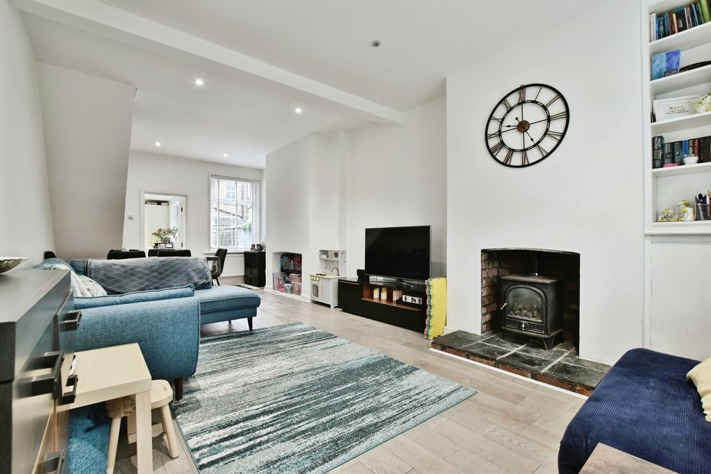 2 bed terraced house for saleCrescent Grove, Cheadle, Greater Manchester SK8 photo 2