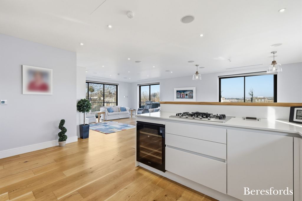 Additional image 7 of 3 bed flat for saleNew London Road, Chelmsford CM2
