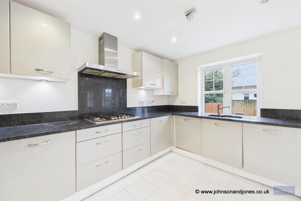 Additional image 8 of 4 bed detached house for saleKingfisher Close, Chertsey KT16