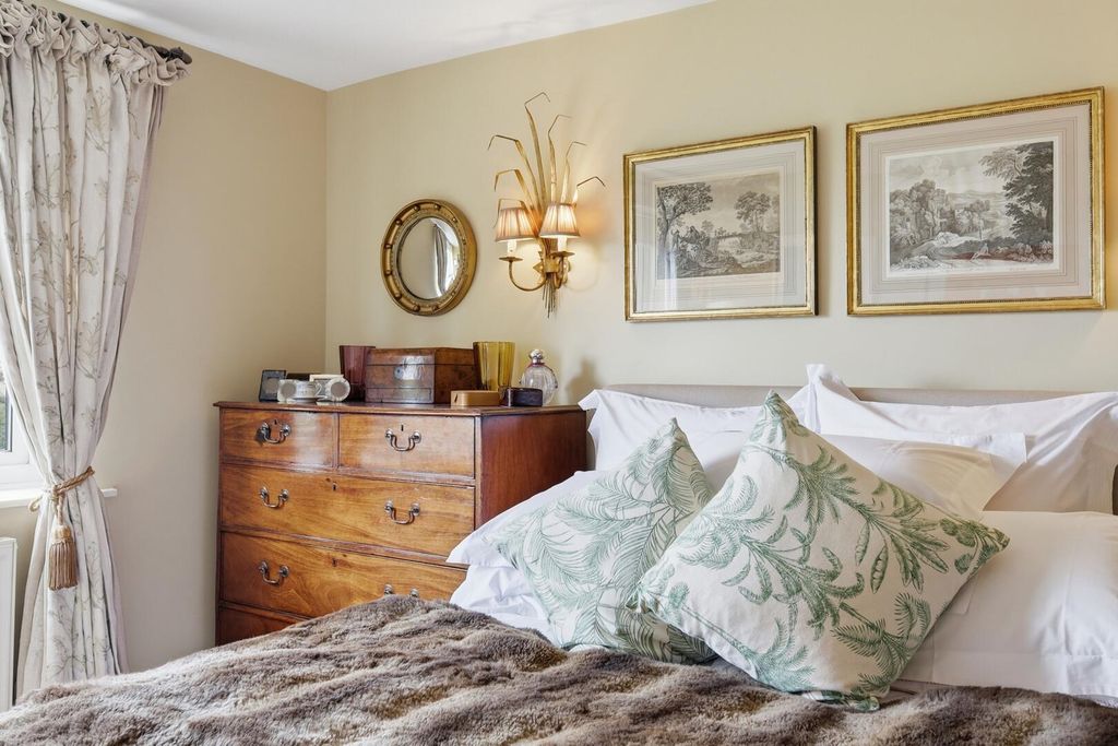 Additional image 15 of 1 bed flat for saleGreenhill, High Road, Buckhurst Hill IG9