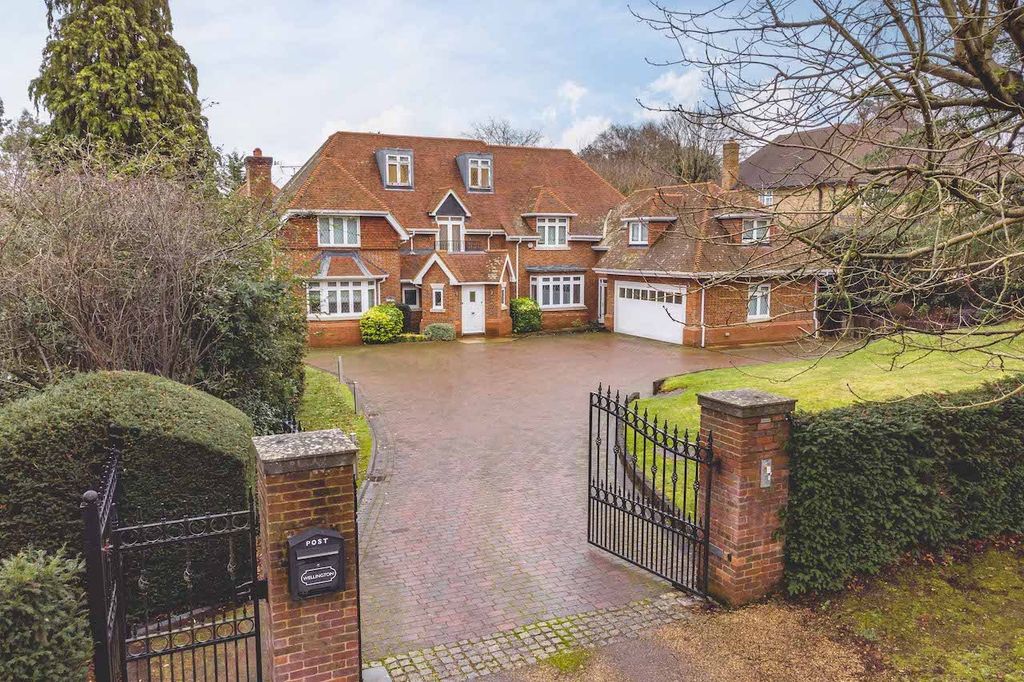 6 bed detached house for saleBurtons Way, Chalfont St Giles HP8