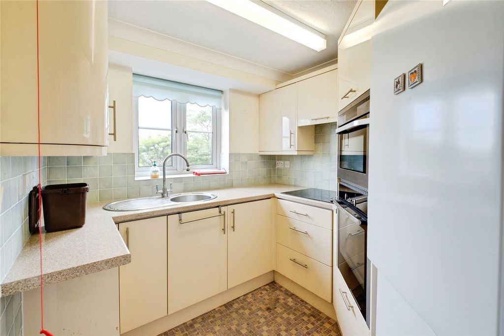 Additional image 3 of 2 bed flat for saleBlenheim Court, Christchurch BH23