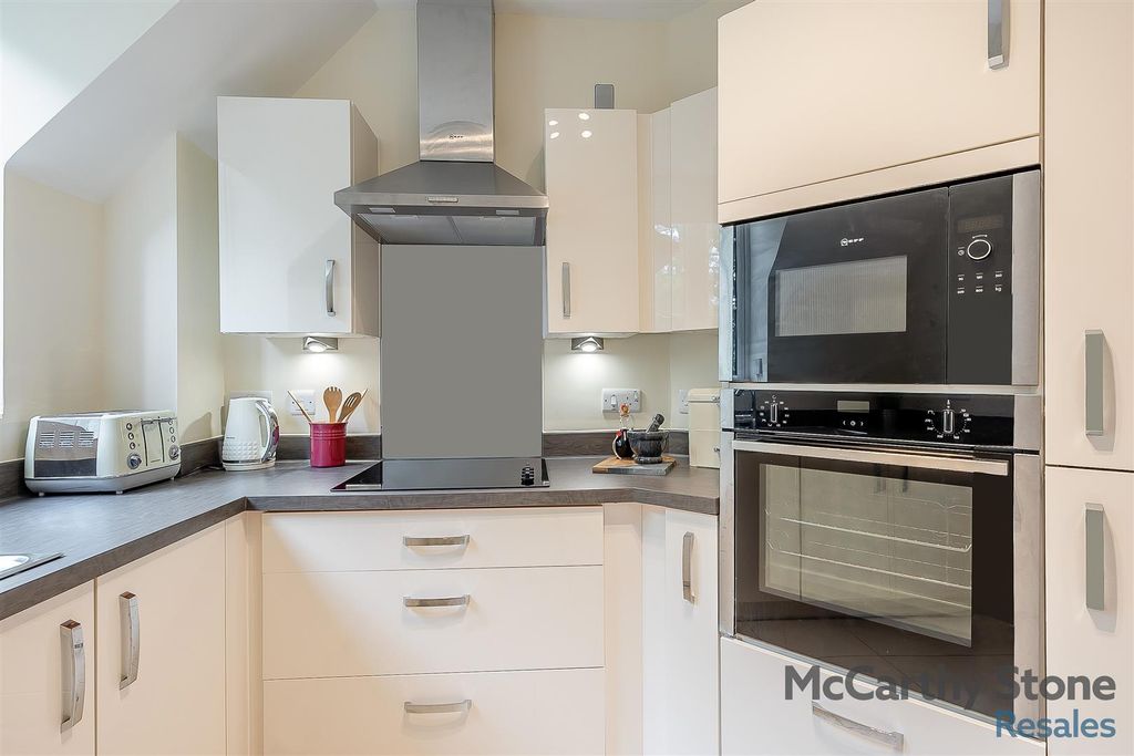 Additional image 12 of 1 bed flat for saleWatson Place, Trinity Road, Chipping Norton, Oxfordshire OX7