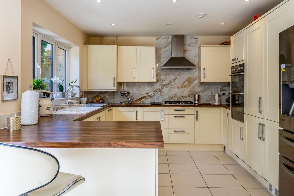 Additional image 3 of 4 bed detached house for saleHawthorne Gardens, Caterham CR3