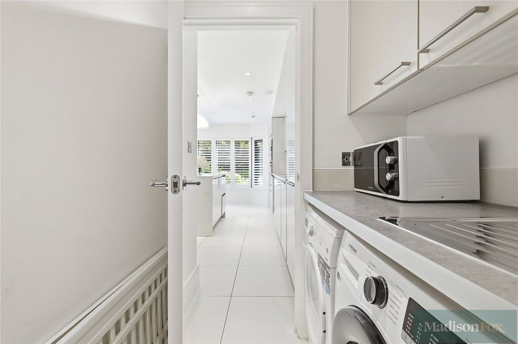 Additional image 14 of 2 bed flat for saleHigh Road, Chigwell, Essex IG7