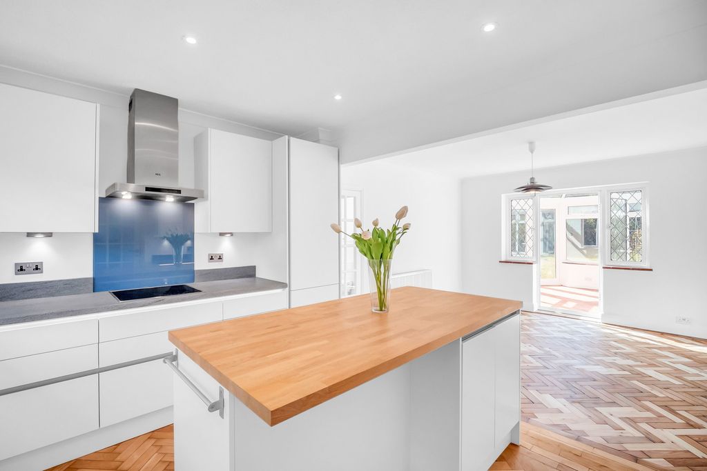 Additional image 8 of 3 bed detached house for saleHarestone Hill, Caterham CR3