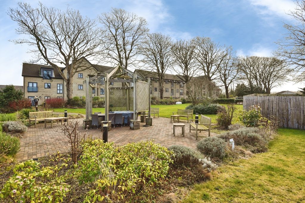 2 bed flat for saleLancaster Road, Carnforth, Lancashire LA5 photo 2