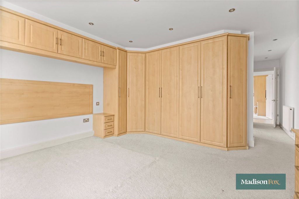 Additional image 10 of 2 bed flat for saleThe Bowls, Chigwell, Essex IG7