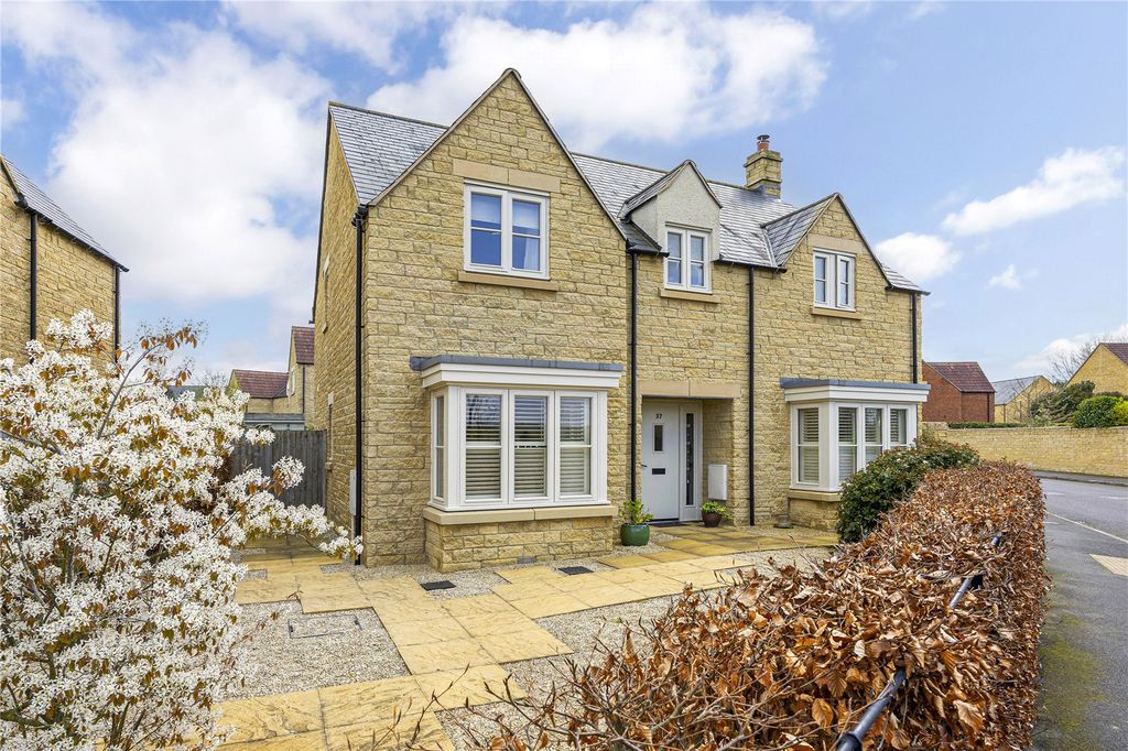 4 bed detached house for saleCotswold Edge, Mickleton, Gloucestershire GL55