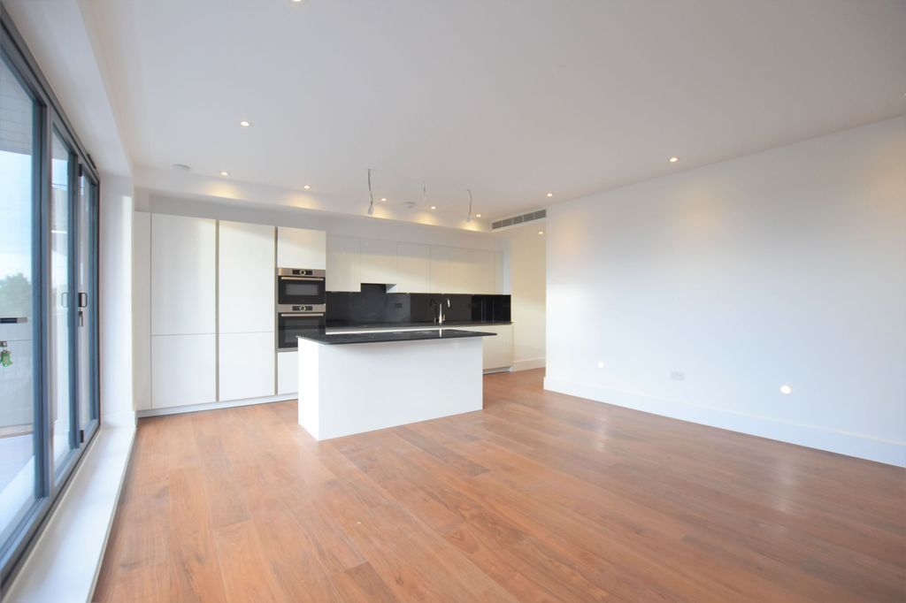 Additional image 3 of 3 bed flat for saleHigh Road, Chigwell IG7