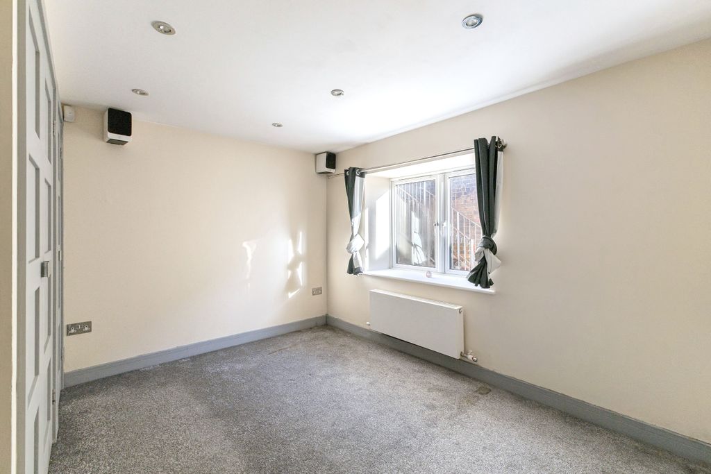 Additional image 7 of 3 bed flat for saleLondon Street, Chertsey KT16