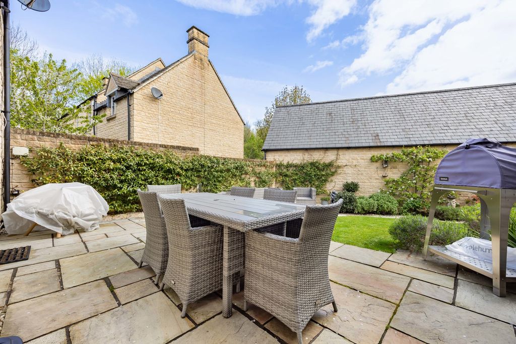 Additional image 28 of 5 bed detached house for saleBeecham Close, Cirencester, Gloucestershire GL7