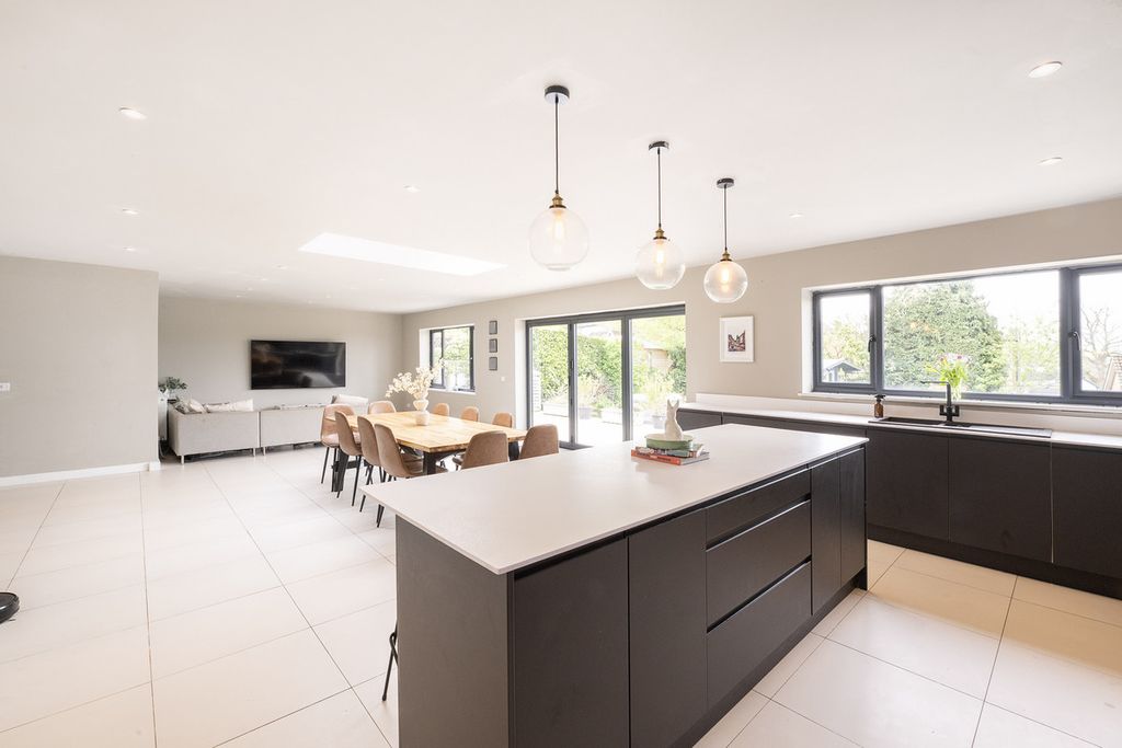 Additional image 9 of 4 bed detached house for saleChestnut Avenue, Chesham HP5