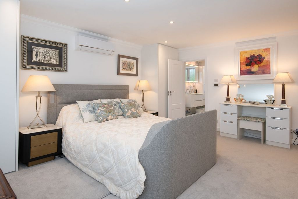 Additional image 9 of 5 bed detached house for saleRobin Hill Drive, Camberley GU15