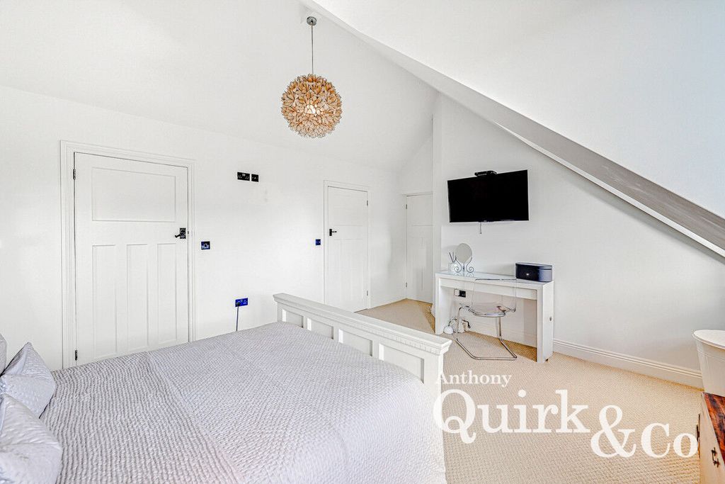 Additional image 29 of 4 bed detached house for saleHannett Road, Canvey Island SS8