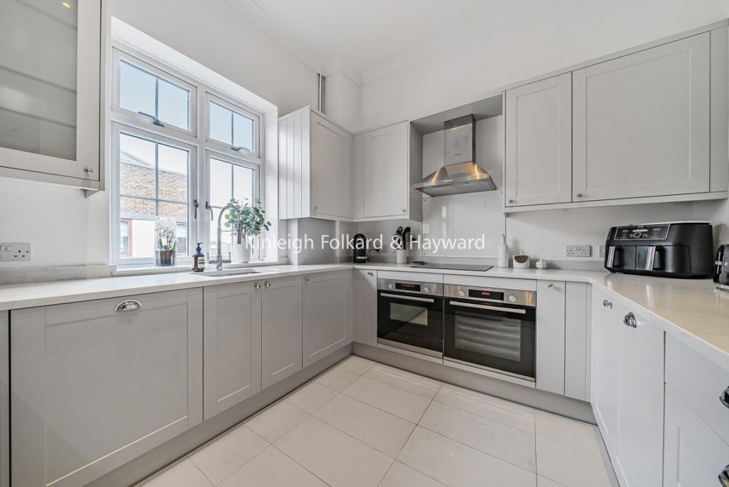 Additional image 2 of 3 bed flat for saleCamden Grove, Chislehurst BR7