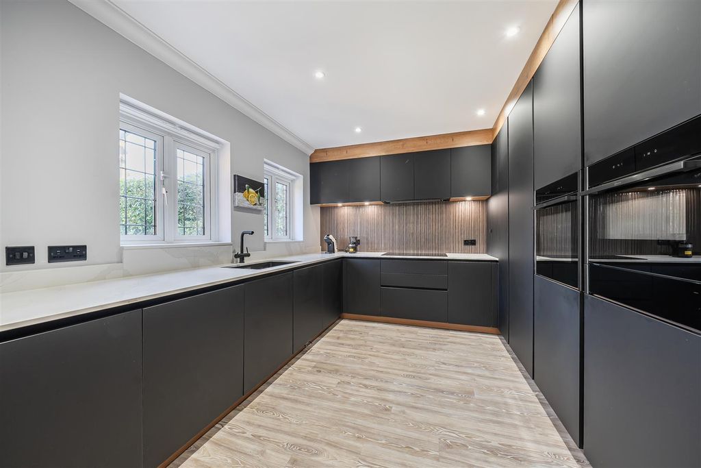 Additional image 3 of 5 bed detached house for saleGolf Drive, Camberley GU15
