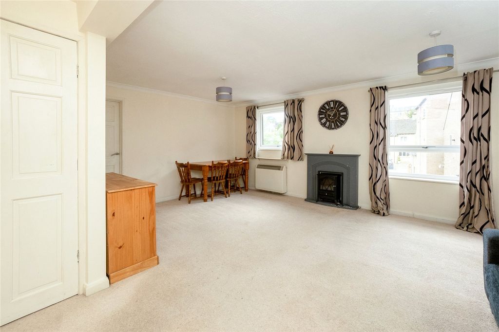 Additional image 3 of 2 bed flat for saleFinsbury Place, Chipping Norton, Oxfordshire OX7