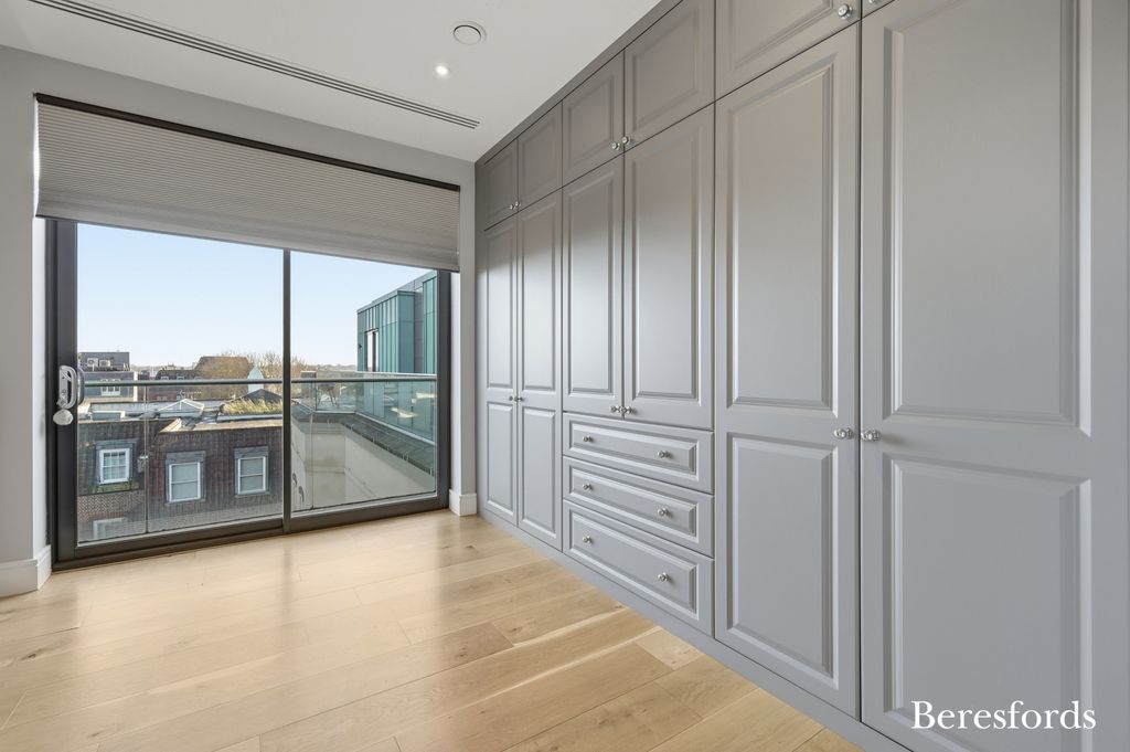 Additional image 18 of 3 bed flat for saleNew London Road, Chelmsford CM2