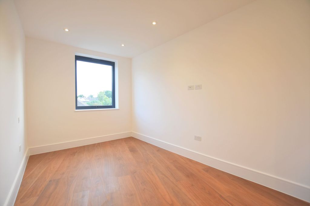 Additional image 10 of 3 bed flat for saleHigh Road, Chigwell IG7
