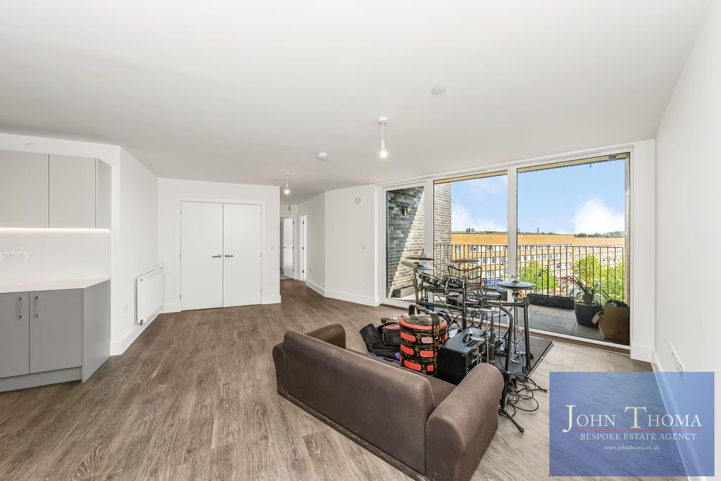 Additional image 4 of 2 bed flat for saleHyneholt House, Manford Way, Chigwell IG7