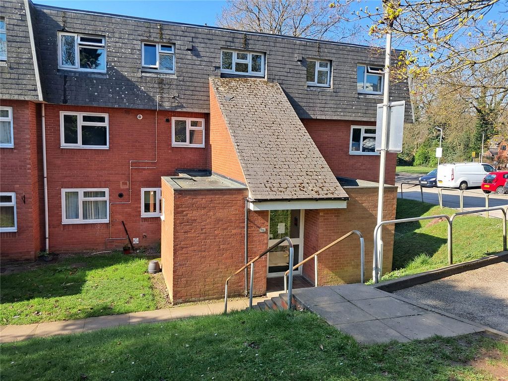 2 bed flat for saleNew Penkridge Road, Cannock, Staffordshire WS11