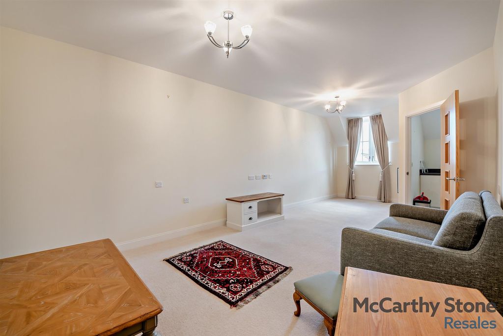 Additional image 5 of 2 bed flat for saleTrinity Road, Chipping Norton, Oxfordshire OX7