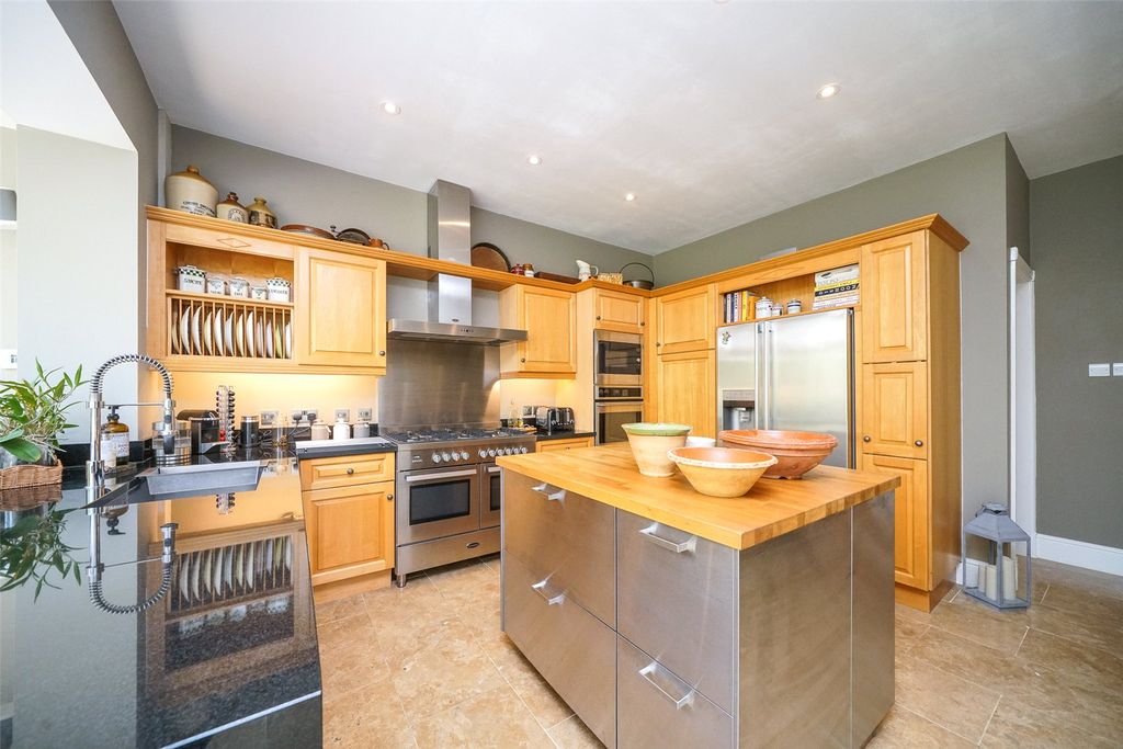 Additional image 6 of 5 bed detached house for saleChiltern Close, Bushey, Hertfordshire WD23