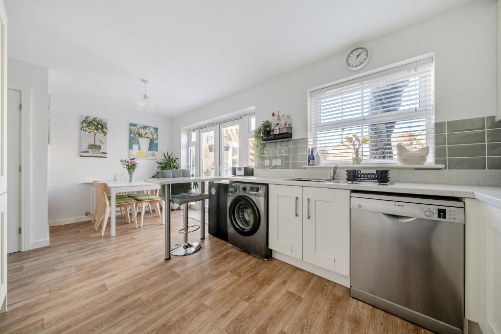 3 bed link detached house for saleSwinbrook Park, Carterton, Oxfordshire OX18 photo 5