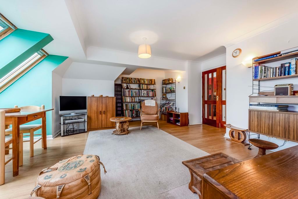Additional image 9 of 2 bed flat for saleHenty Gardens, Chichester PO19