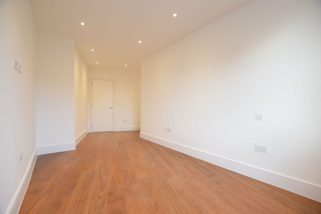 Additional image 11 of 3 bed flat for saleHigh Road, Chigwell IG7