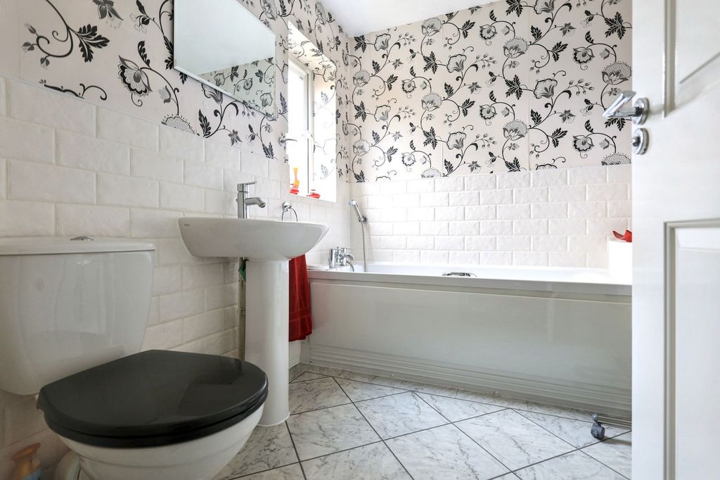 Additional image 15 of 5 bed detached house for saleBerryfield Way, Carterton OX18