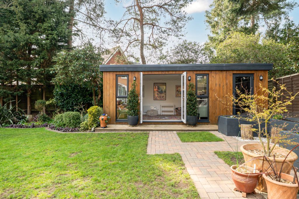 Additional image 10 of 6 bed detached house for saleWalkers Ridge, Camberley GU15